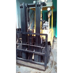 Xe nâng dầu Hyster 2,5T  (3)